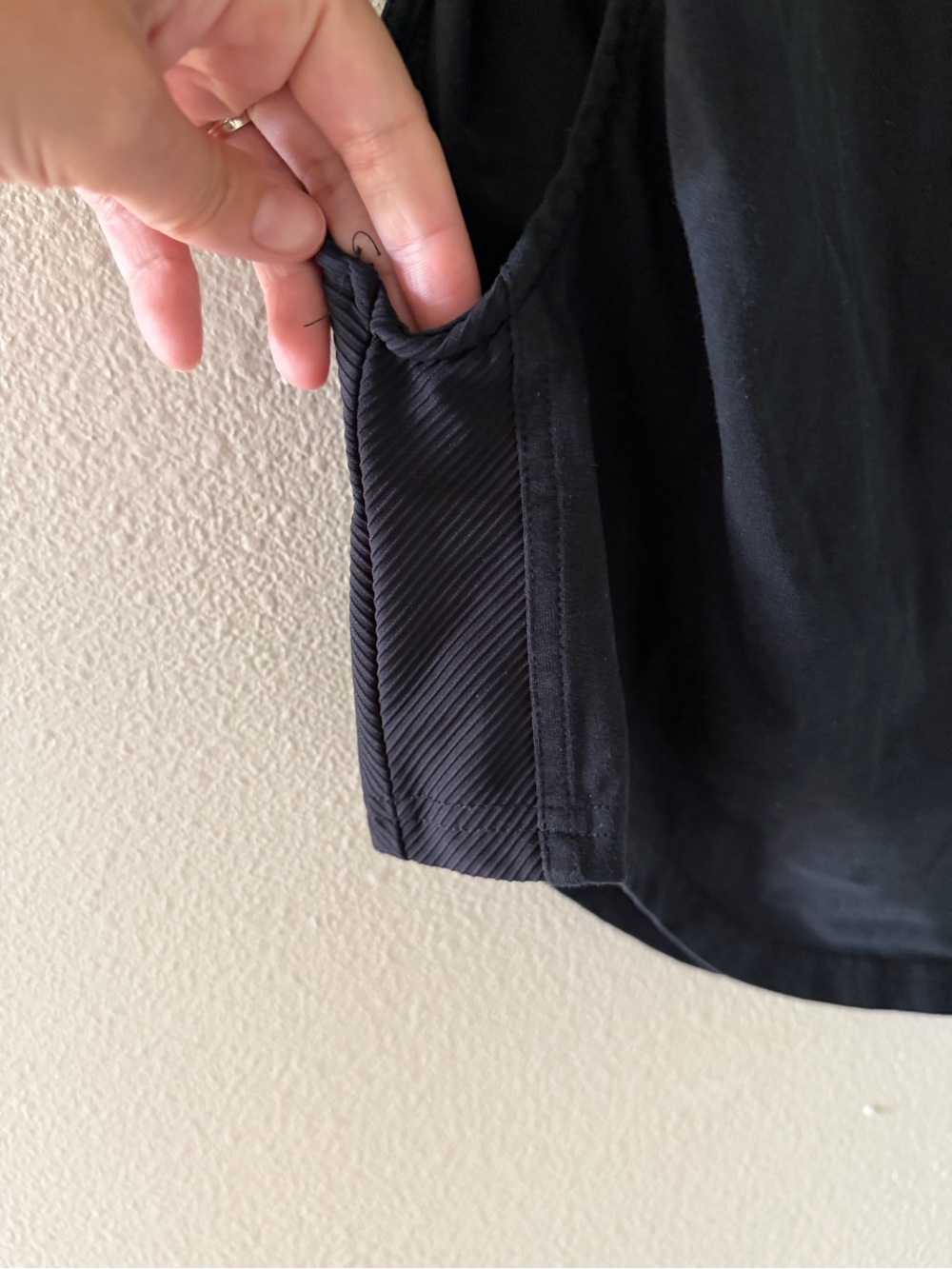 Beach Riot Dunes Muscle Cropped Tank Tee Black Boxy Loose Fit Padded Shoulders L - Picture 4 of 7